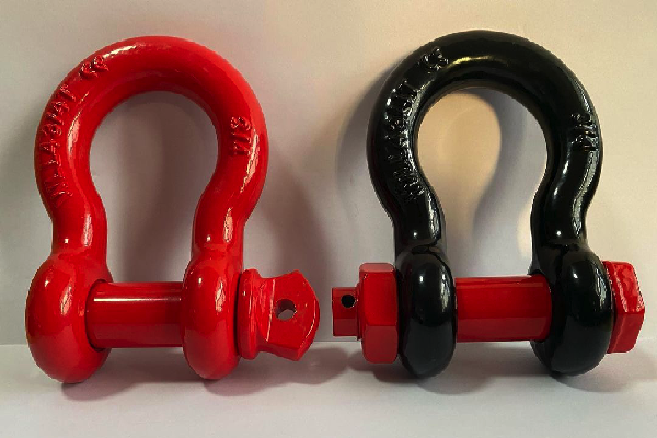 What are the differences between bow shackle and dee shackle?