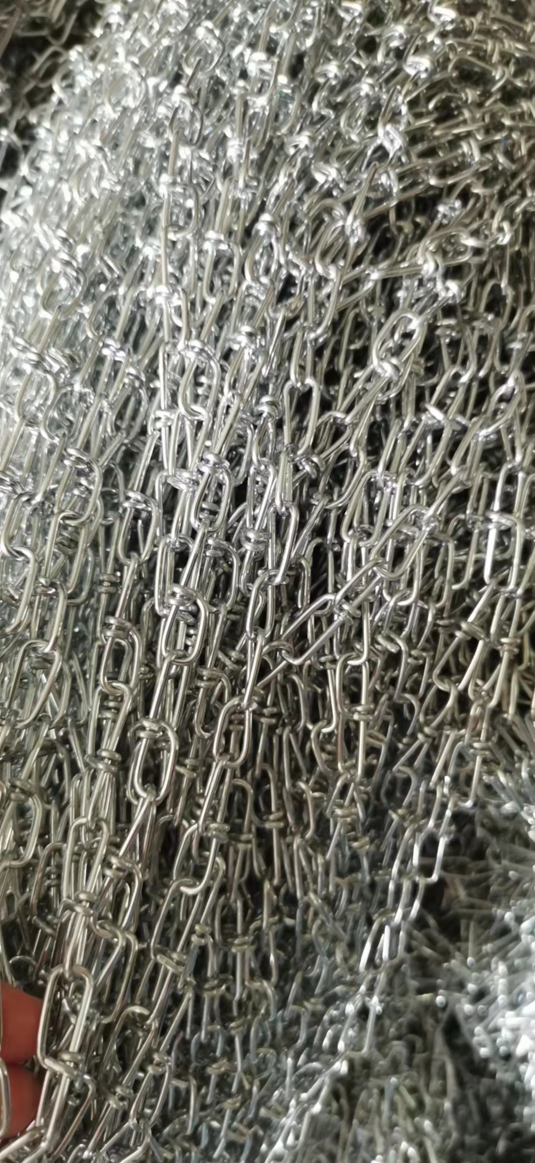 Wide Use Double Loop Weldless Knotted Chain